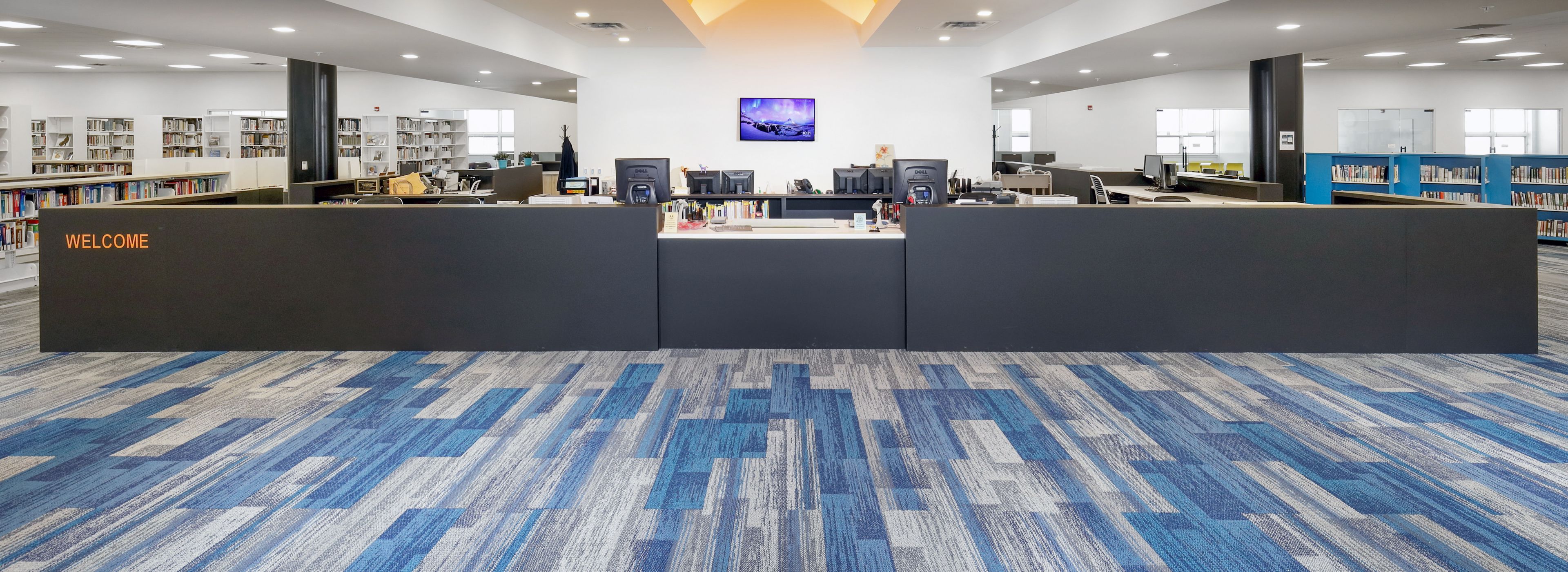 Interface Aerial Flying Colors AE315. AE317 and AE311 plank carpet tile in higher education library imagen número 1